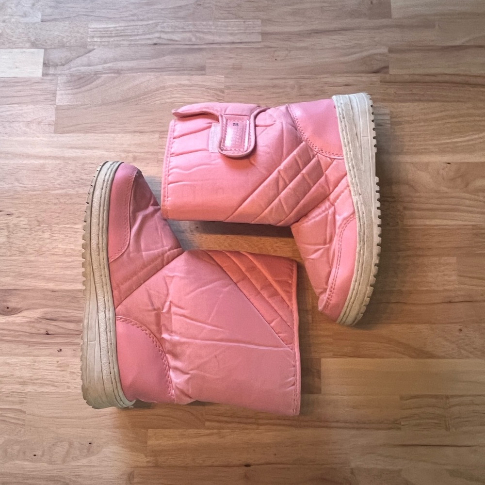 Rugged exposure snow boots